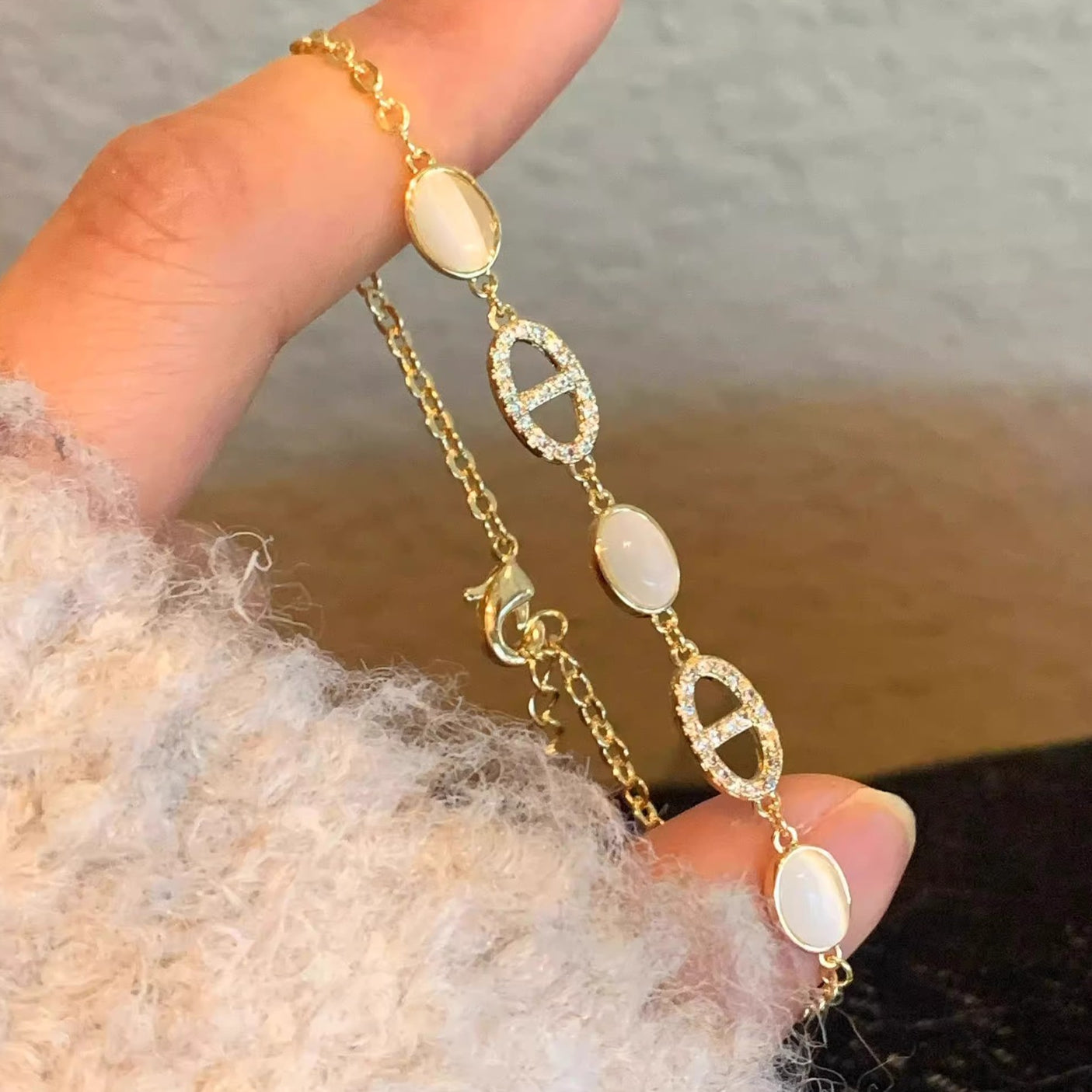 Sparkling diamond pig nose imitation cat's eye stone bracelet