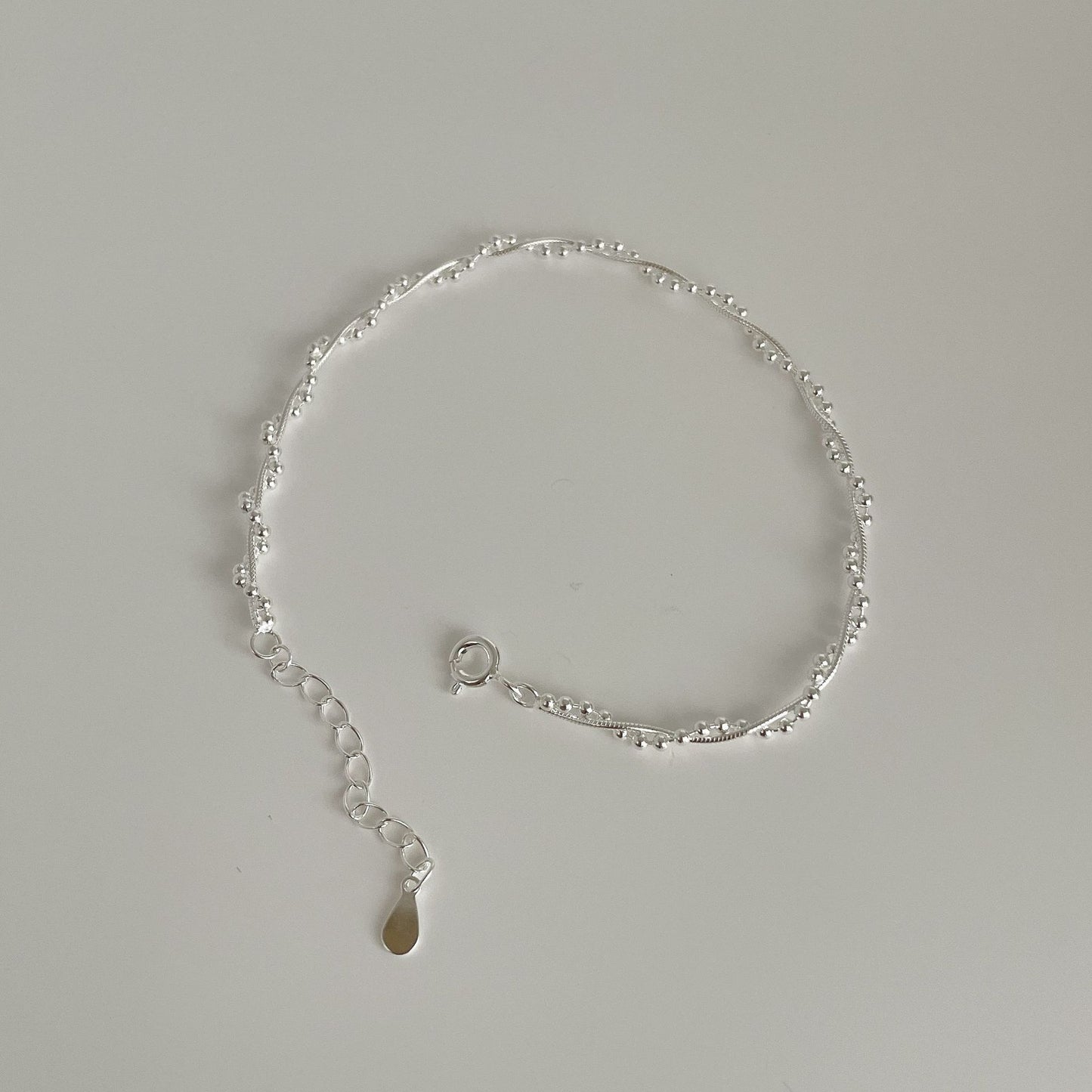 The S925 silver woven double-layer wound bracelet glitters with round beads