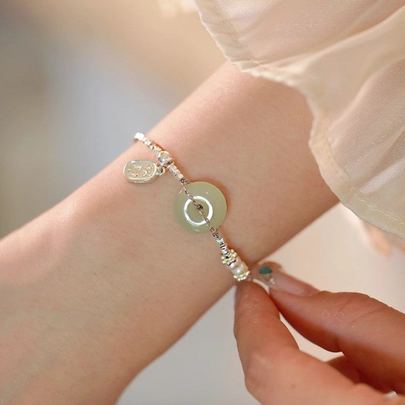 A few pairs of irregularly broken silver bracelets with heart-shaped square brand bamboo joints