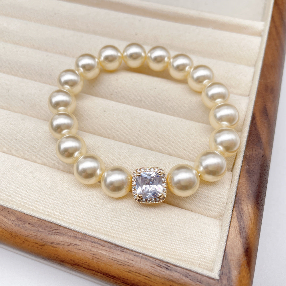 A square pearl bracelet in a retro court style for women