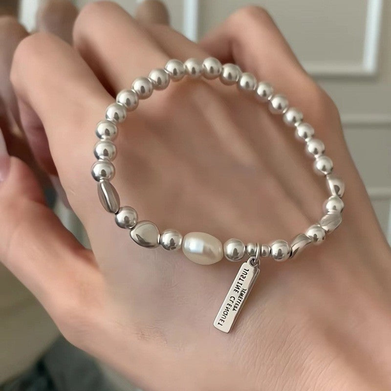 A few pairs of irregularly broken silver bracelets with heart-shaped square brand bamboo joints