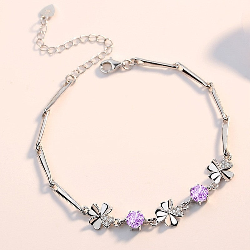A few pairs of irregularly broken silver bracelets with heart-shaped square brand bamboo joints