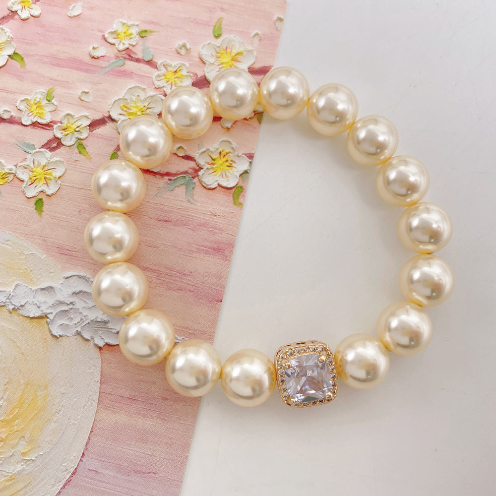 A square pearl bracelet in a retro court style for women