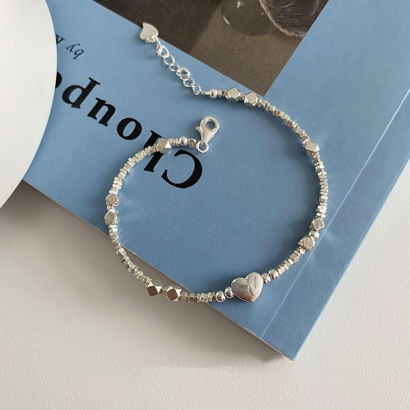 A few pairs of irregularly broken silver bracelets with heart-shaped square brand bamboo joints