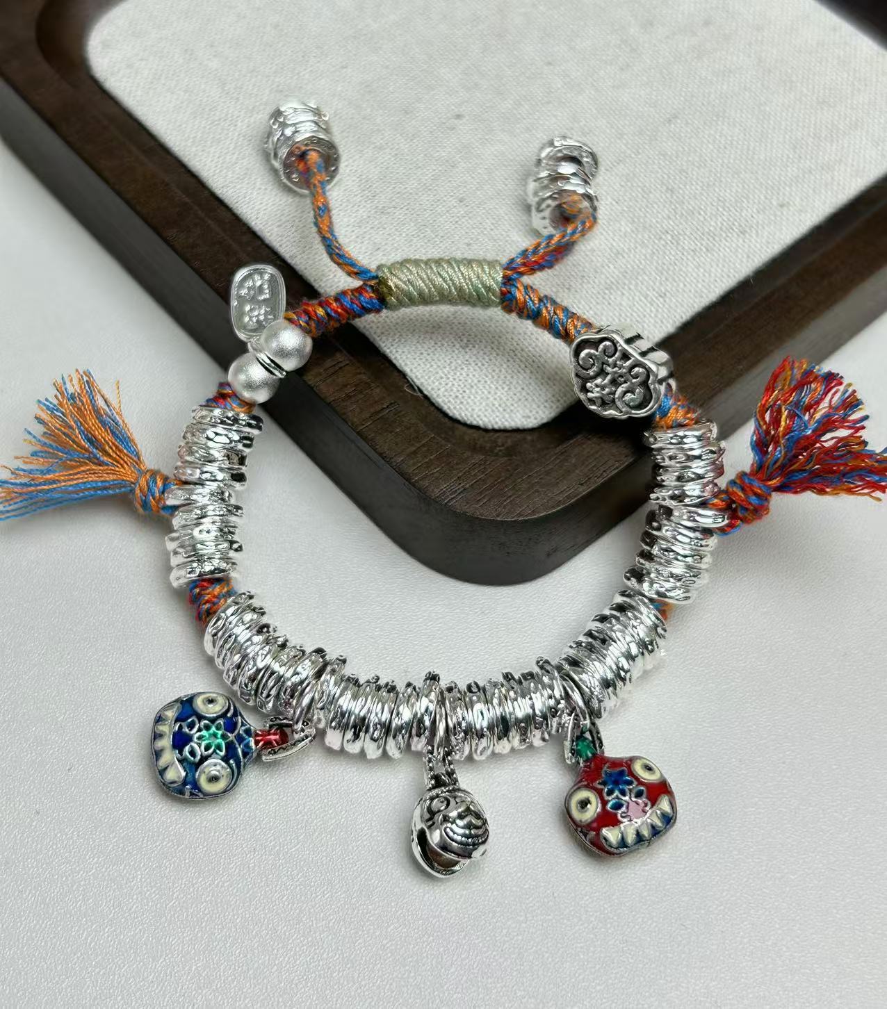 Silver-plated gold-devouring beast coiled bracelet