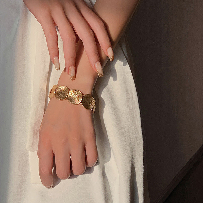 Simple circular spliced metal bracelet