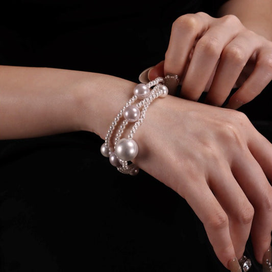 A retro, simple and versatile French pearl exquisite bracelet