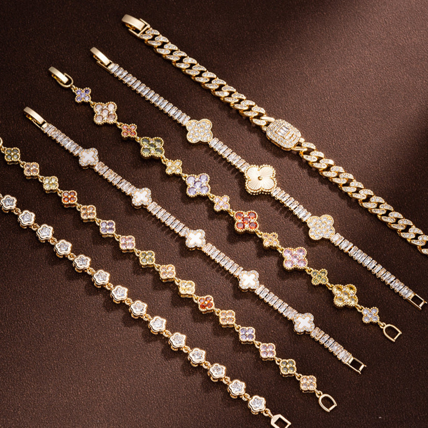 Four-leaf clover bracelet jewelry with zircon inlay