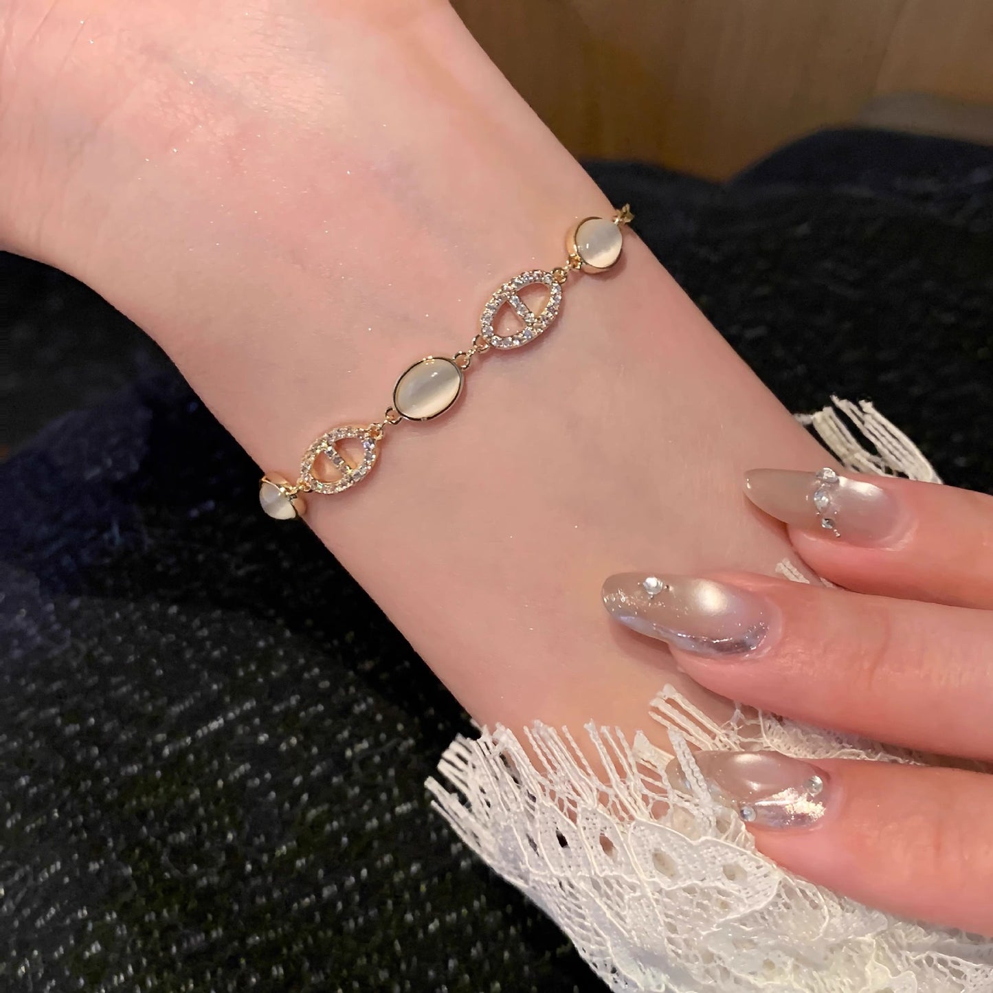 Sparkling diamond pig nose imitation cat's eye stone bracelet
