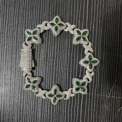 Four-leaf clover bracelet in zircon colors