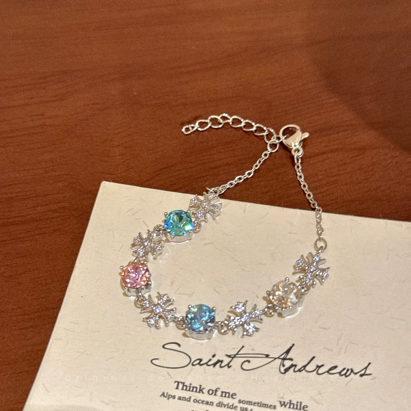 Cold and elegant silver cross bracelet