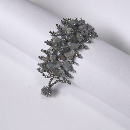 Handmade crushed stone beaded Bohemian hollowed-out rice bead crushed stone bracelet