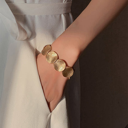 Simple circular spliced metal bracelet