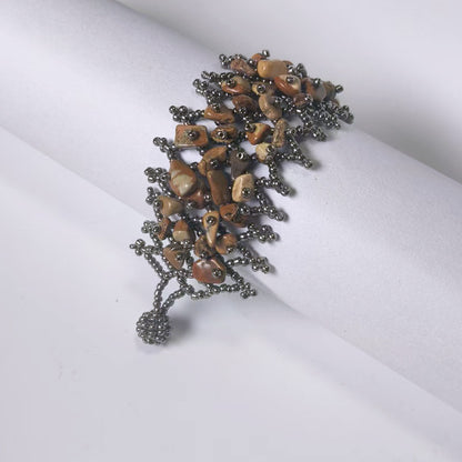 Handmade crushed stone beaded Bohemian hollowed-out rice bead crushed stone bracelet