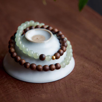 A natural Hetian jade bead double-loop bracelet played with agarwood beads
