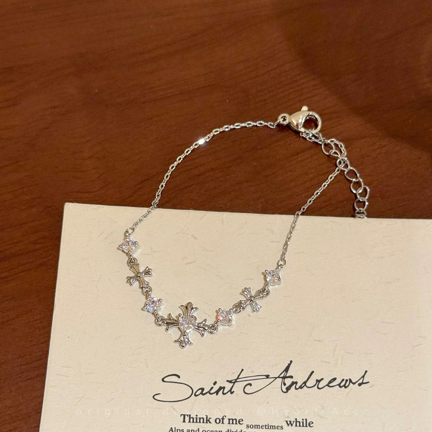 Cold and elegant silver cross bracelet