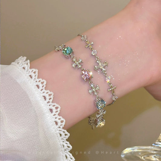 Cold and elegant silver cross bracelet