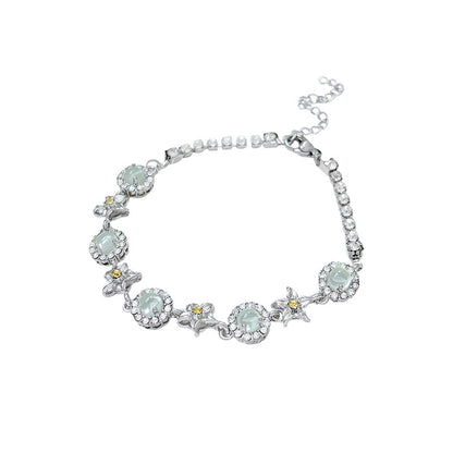 The green flower starfish bracelet is retro and elegant
